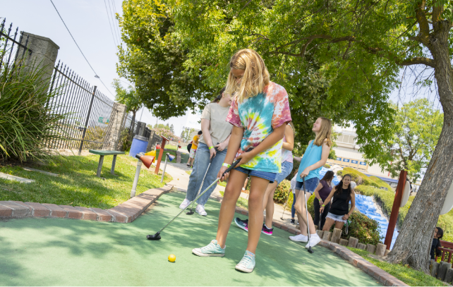 girl playing mini golf